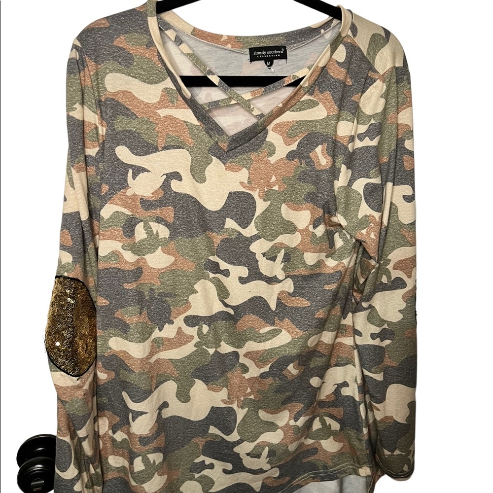 Simply Southern Camo sequence elbow patch shirt medium